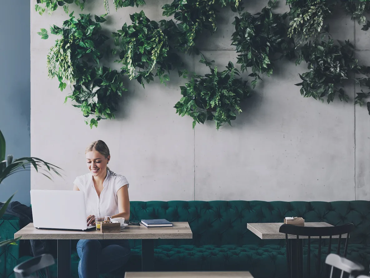 Remote worker in a diner using VDI services.