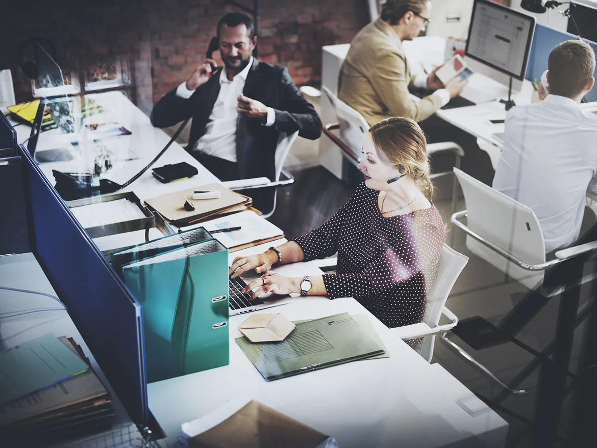 TierPoint-Web2022-SubServices-Inner-Outcomes-50_50_1186x890-RemoteHands-01-ImproveExperience IT department leveraging the benefits of remote hands service.